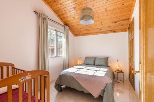 a bedroom with a bed and a wooden ceiling at Mi Bella in Totana