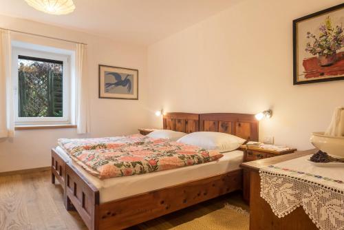 a bedroom with a bed and a window at Appartement Rosa Seis in Kastelruth