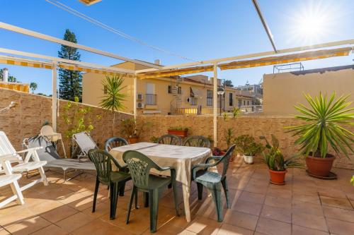 Family friendly patio and poolview