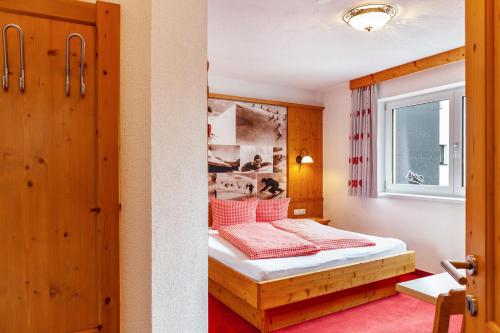 a bedroom with a bed in a room at Alpenflora 2 in Ischgl