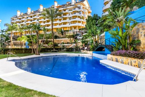 Sea-View 2BR - Walk to Puerto Banús - Aloha Golf