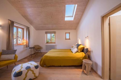 a bedroom with a bed with a yellow bedspread at Ferienwohnung Bei der Töpferei in Pittenhart