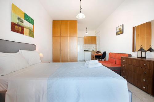 Yiannis Studio 7