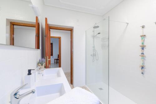 a white bathroom with a sink and a shower at Fidalsa Imperial Malibu in Elche