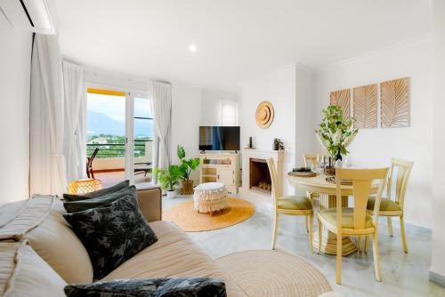 Sea-View 2BR - Walk to Puerto Banús - Aloha Golf
