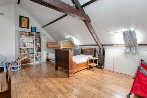 a room with two bunk beds and a book shelf at Maison Ty Gwen in Le Pouliguen