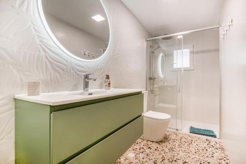 a bathroom with a sink and a mirror at Manhattan in Oliva