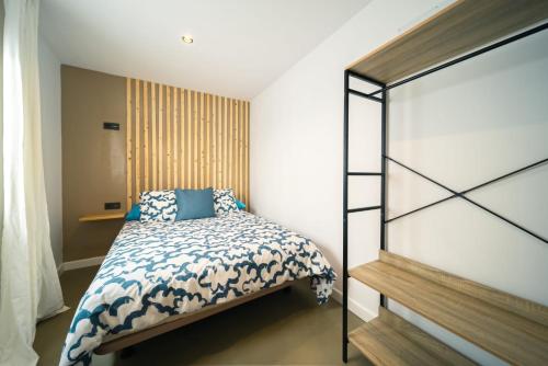 a small bedroom with a bed and a glass door at Kay lava in Famara