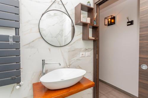 a bathroom with a sink and a mirror at Pentefur Suite Savoca in Savoca