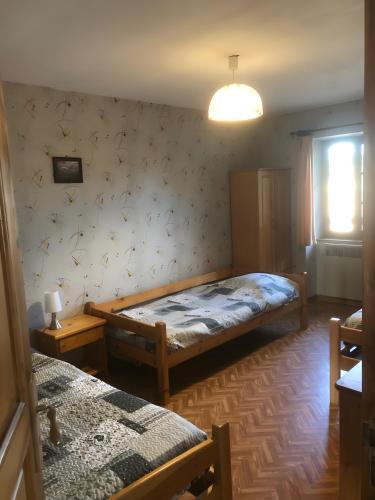 a small bedroom with two beds and a window at Gîte Du Cayrou in Bournazel