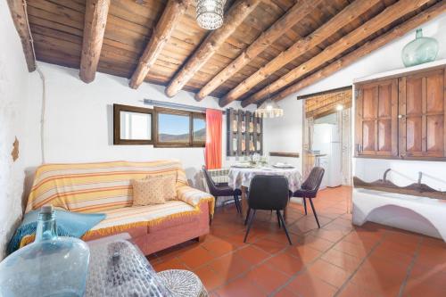 a living room with a couch and a table at El Cup in La Torre d'En Besora
