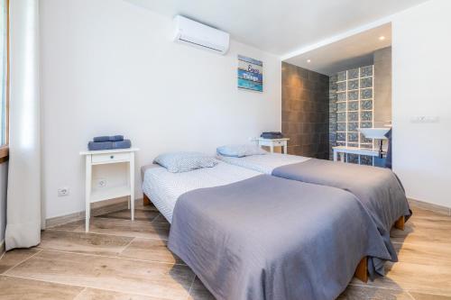 a bedroom with two beds and a window at Beach Apartment 11 in Cala d´Or