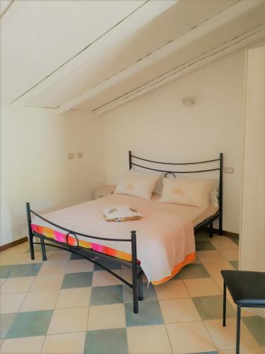 a bedroom with a bed in a room at Casa Pito Pito in Alghero