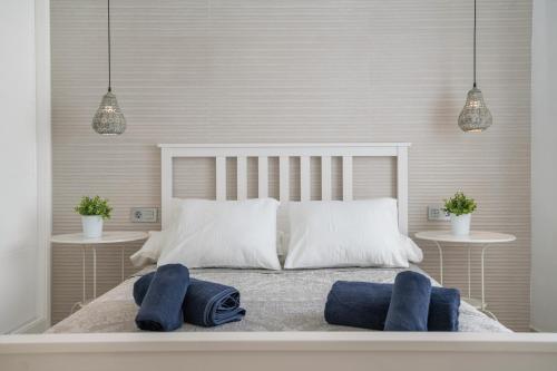 a bedroom with a white bed with two white pillows at Apartamento Princesa Teguise in Tías