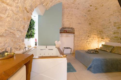 a kitchen with a sink and a bed in a room at Eclissi suite in Giovinazzo