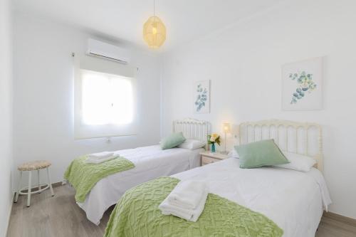 two beds in a white room with a window at Rustic Escape by Fidalsa in Ibi