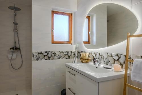 a bathroom with a sink and a mirror at Natür'Gîte in Fellering