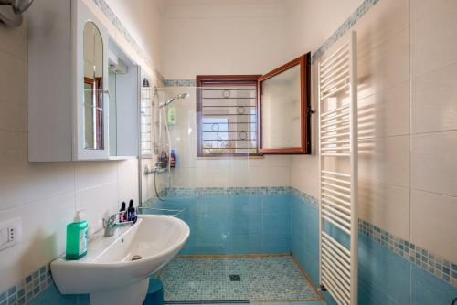 a bathroom with a sink and a mirror at Villa Salento in Cellino San Marco