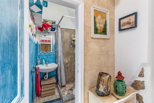 a bathroom with a sink and a mirror at Tipica casa a San Pantaleo in San Pantaleo