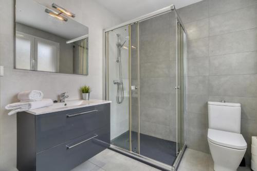 a bathroom with a shower and a toilet and a sink at Villa Sol in Orba