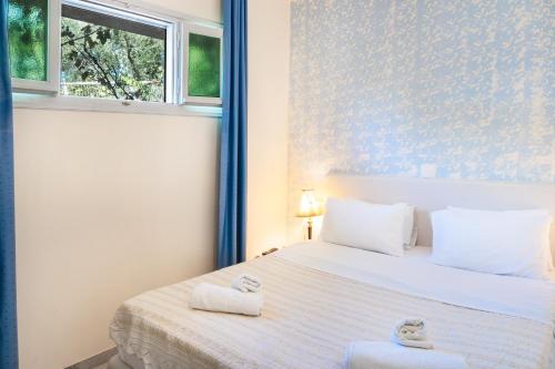 a bedroom with a bed with two towels on it at Elysium in Glinádhon