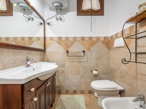 a bathroom with a sink and a toilet at Maison Pinella in Villasimius