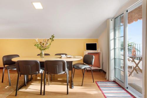 a dining room with a table and chairs at Casa Amarela in Caniço