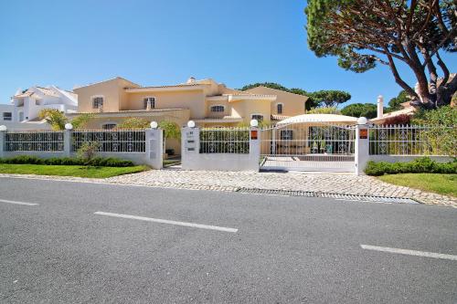 V4 Galeão Vilamoura