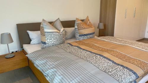 a bedroom with two beds with pillows at Ferienwohnung Am Wall in Radeberg