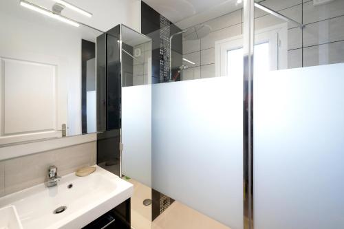 a bathroom with a sink and a mirror at Appartement Urrugne in Urrugne