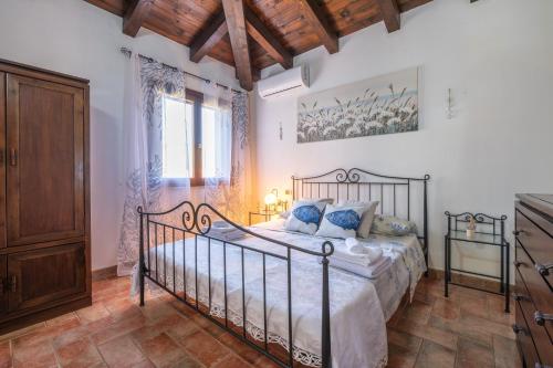 a bedroom with a bed in a room at Villa Rossu in Nuxis