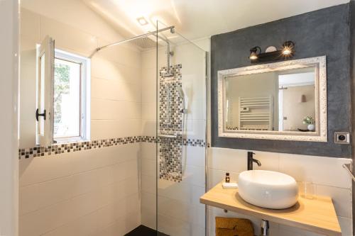 a bathroom with a sink and a shower at Santa Maria in Manso