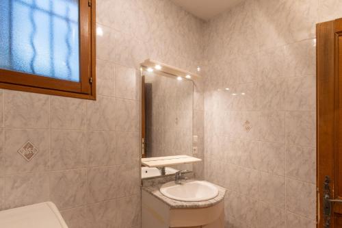 a bathroom with a sink and a toilet at Les Sources Gîte Sauvignon in Chambonas