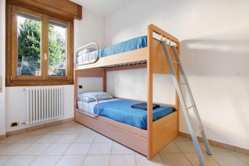 a bunk bed room with two bunk beds and a ladder at Casa Lierna in Lierna