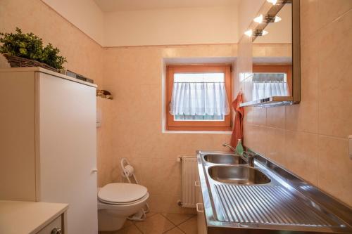 a small bathroom with a sink and a toilet at Mendelhaus in Mendola