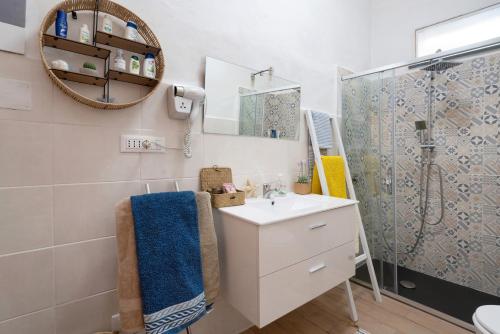 a bathroom with a sink and a shower at Villa Lardarina in Corniglia