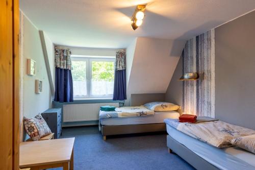 a room with two beds and a window at Ferienhof An Der Wehle Pellworm in Pellworm