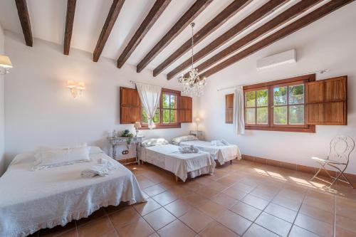 a bedroom with two beds in a room at Son French in Algaida