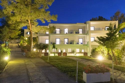 Fotografie z fotogalerie ubytování Karras Star Hotel v destinaci Évdhilos
