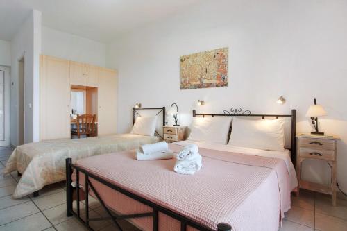 Yiannis Studio 4