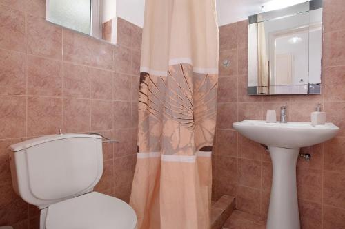 Yiannis Studio 4