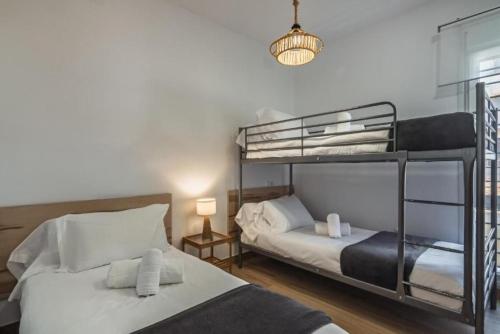 a bedroom with two bunk beds and a lamp at Villa Isla del Moral in Isla del Moral