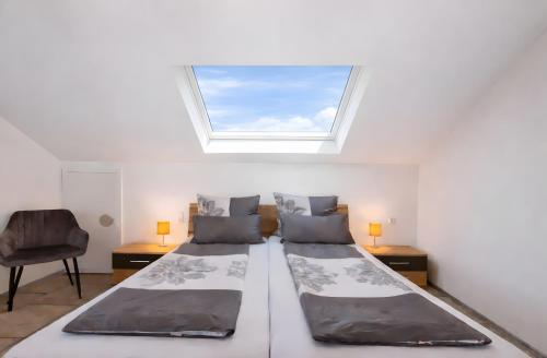 a bedroom with a bed and a skylight at Casa Di Napolitano 4 in Radolfzell am Bodensee