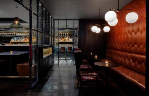 Гостиная зона в Radisson Collection Hotel, Royal Mile Edinburgh