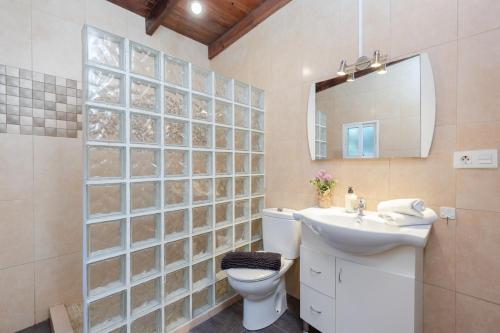 a bathroom with a toilet and a sink and a mirror at Fidalsa Relax Pool your Refuge in Torrevieja