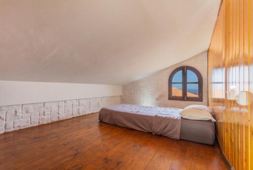 a bedroom with a bed and a window at Casa vista golf in Caleta De Fuste