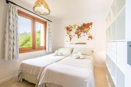 a bedroom with two beds and a window at Villa Ana Puerto Pollensa in El Port