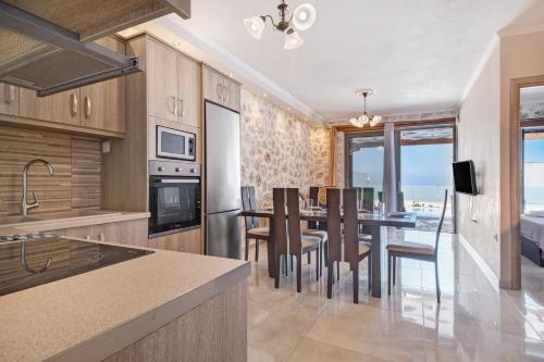 Goudis Suite Irida