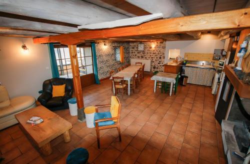 an overhead view of a living room with tables and chairs at Gîte De La Poucinière in Saint-Sauves- dʼAuvergne