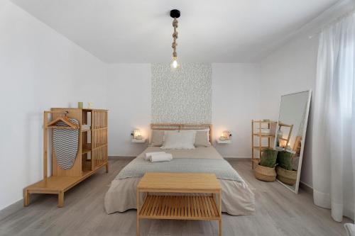 a bedroom with a bed and a wooden table at El Rinconcito De Niña in Tijoco de Abajo